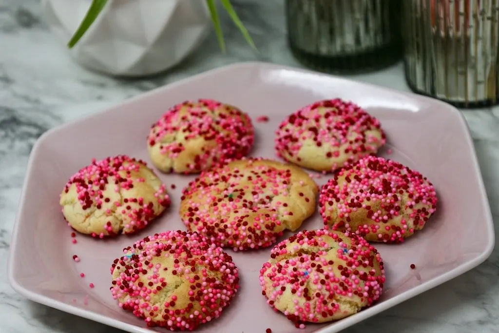 Funfetti Cheesecake Cookies with sprinkles