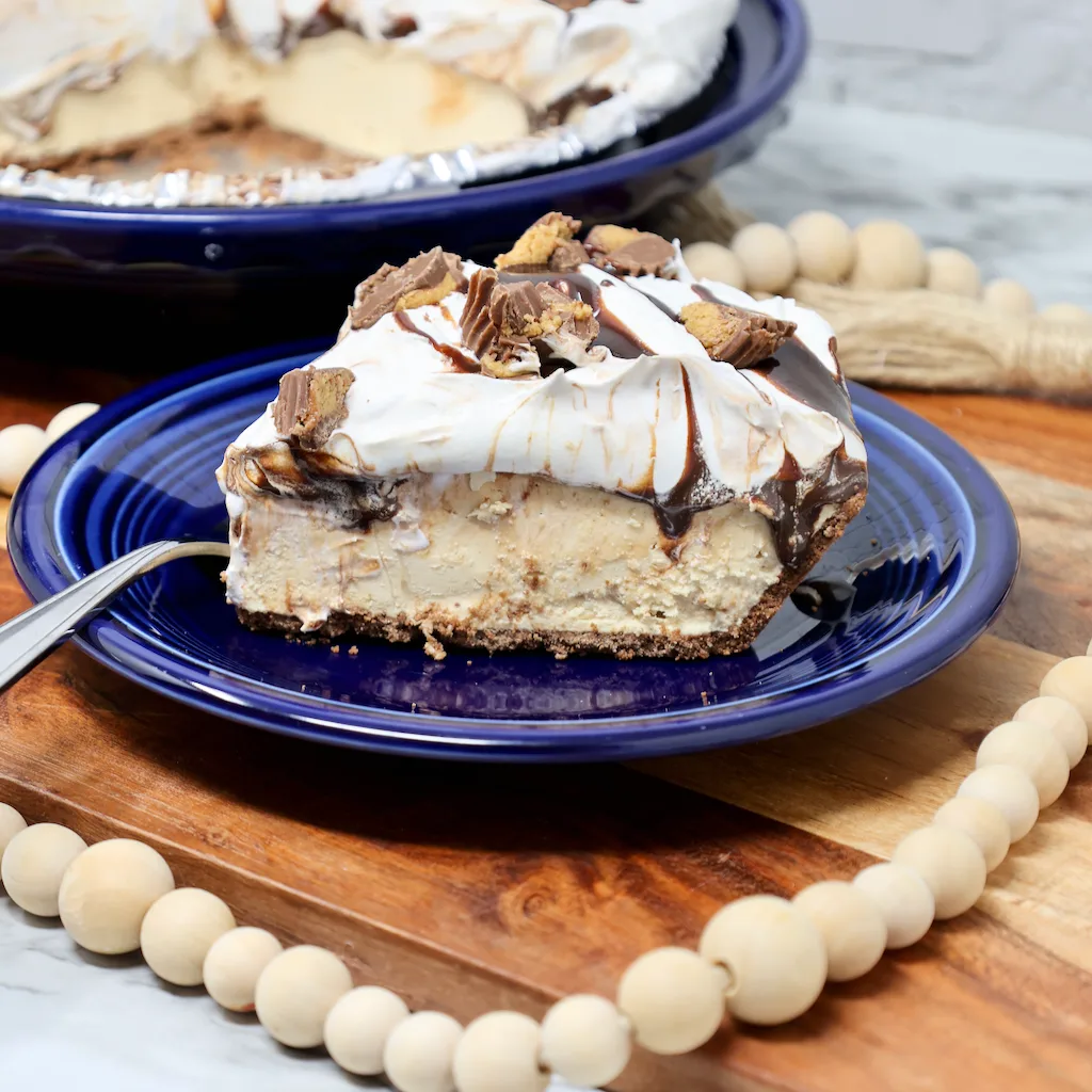 No Bake reese's peanut butter cup pie