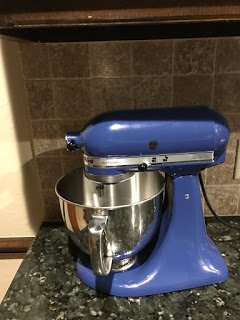 Wordless Wednesday – Blue Power (My new Kitchenaid mixer)