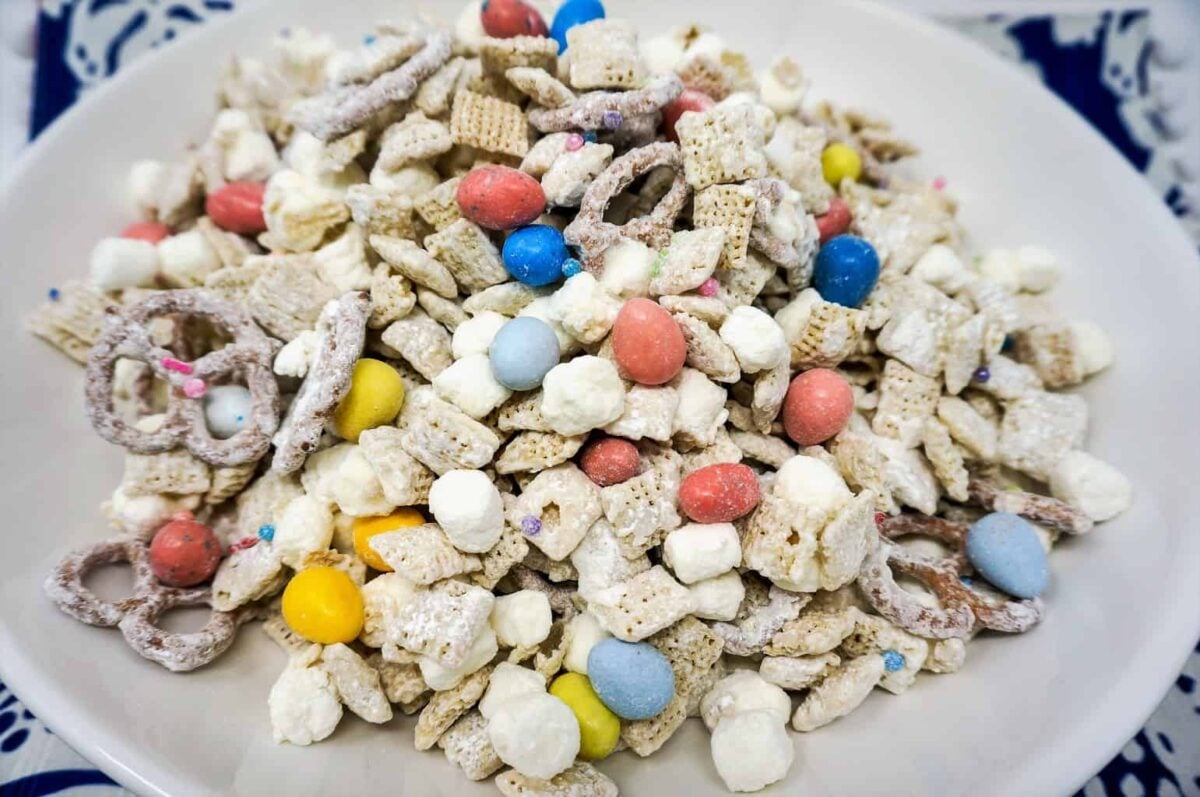 Easter White Chocolate Chex Mix (Easy No Bake Snack Recipe) - Grace ...