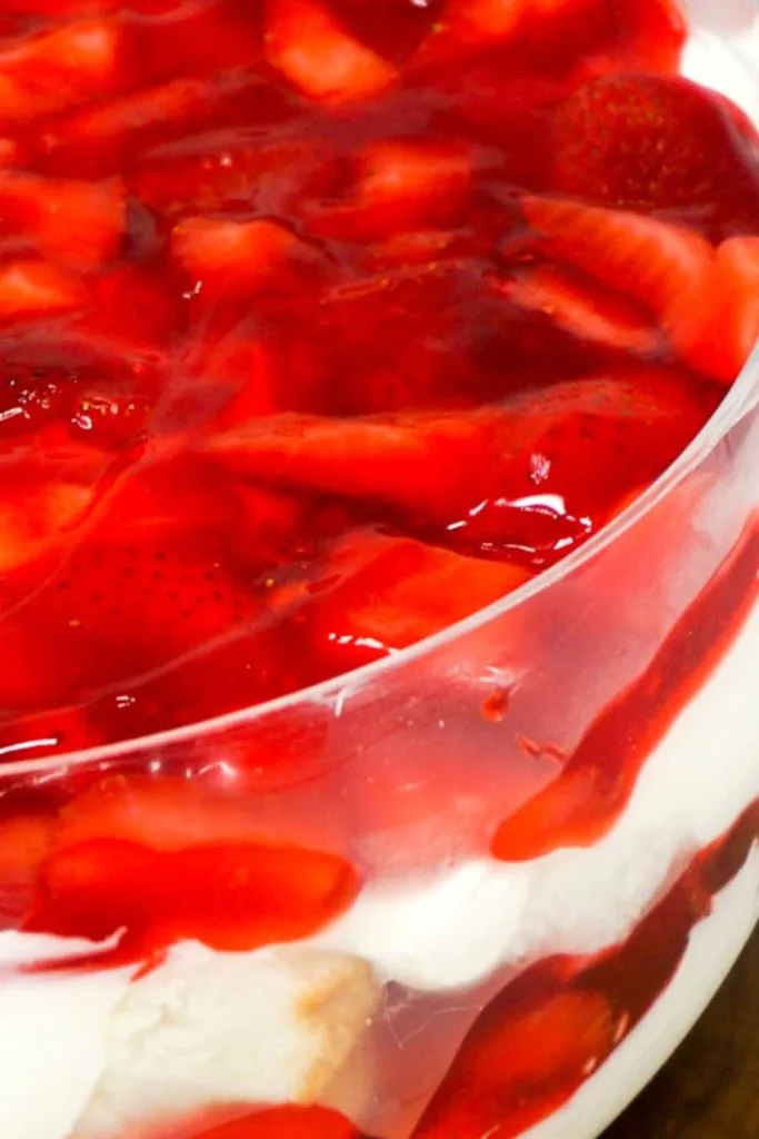 strawberry trifle with cream cheese