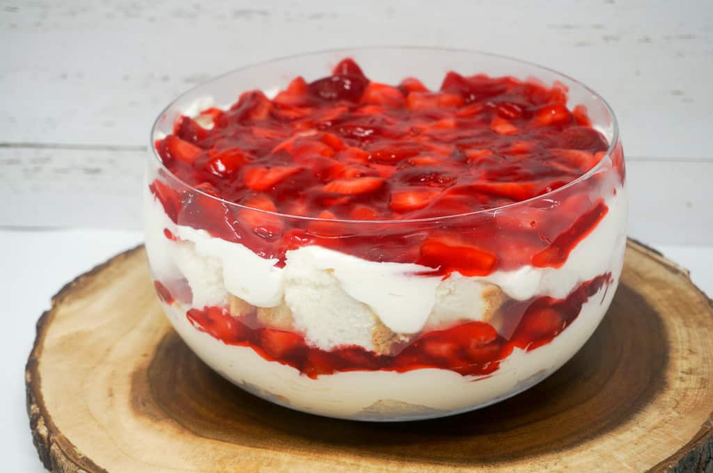 strawberry trifle recipe with cream cheese