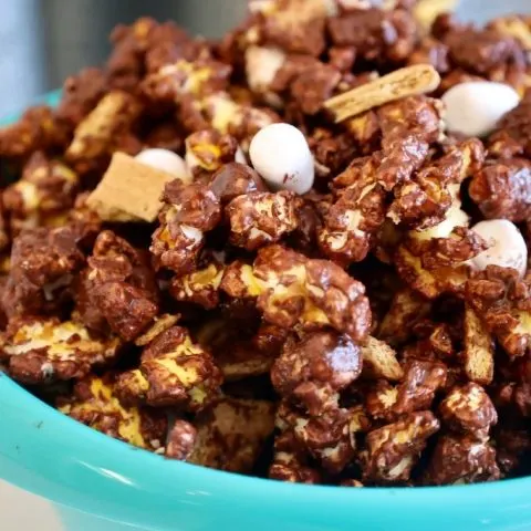 Smores Popcorn with Marshmallows and graham crackers