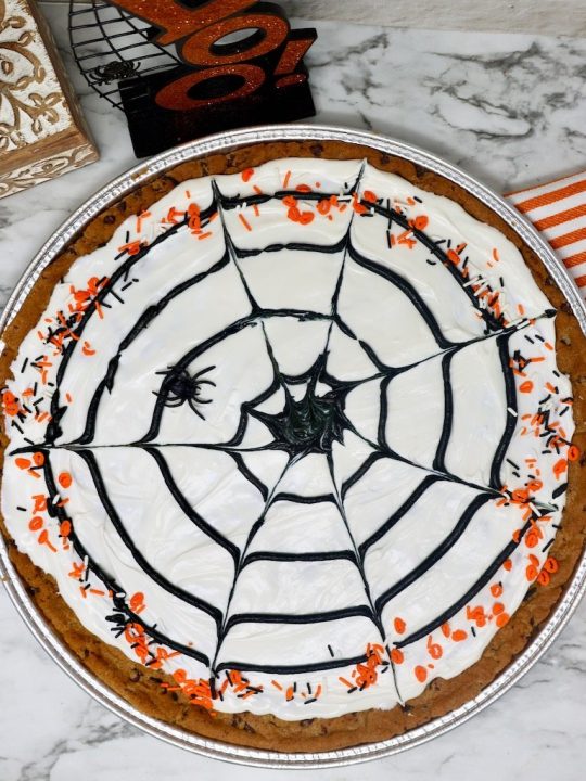 My attempt at the spider web cake. Made little ghost meringues to decorate.  Happy Halloween! : r/Baking