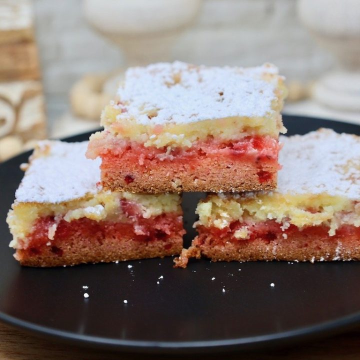 Strawberry Ooey Gooey Butter Cake Recipe