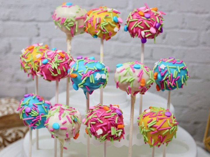 Easy Cake Pops (No Baking Required!)-thanhphatduhoc.com.vn