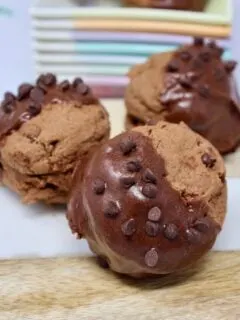 chocolate banana peanut butter cookies with chocolate buttercream
