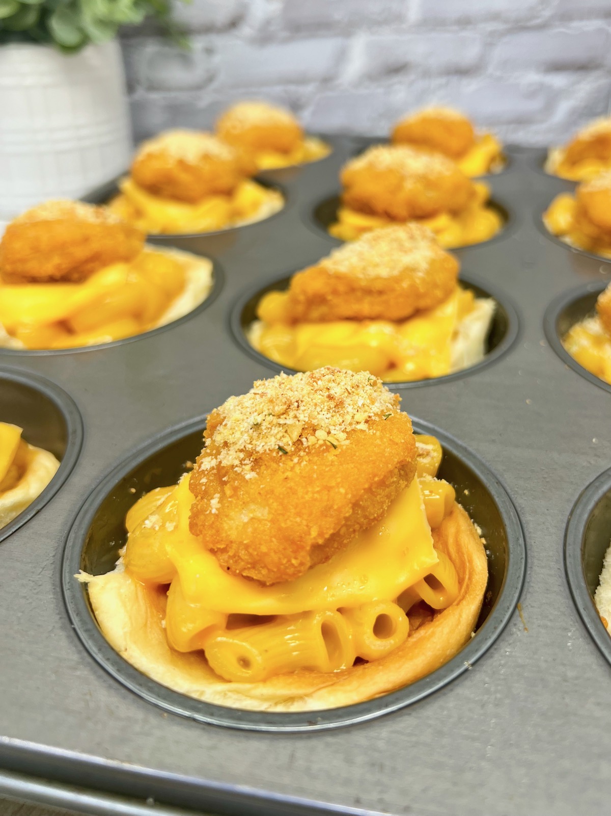 mac and cheese cups with chicken