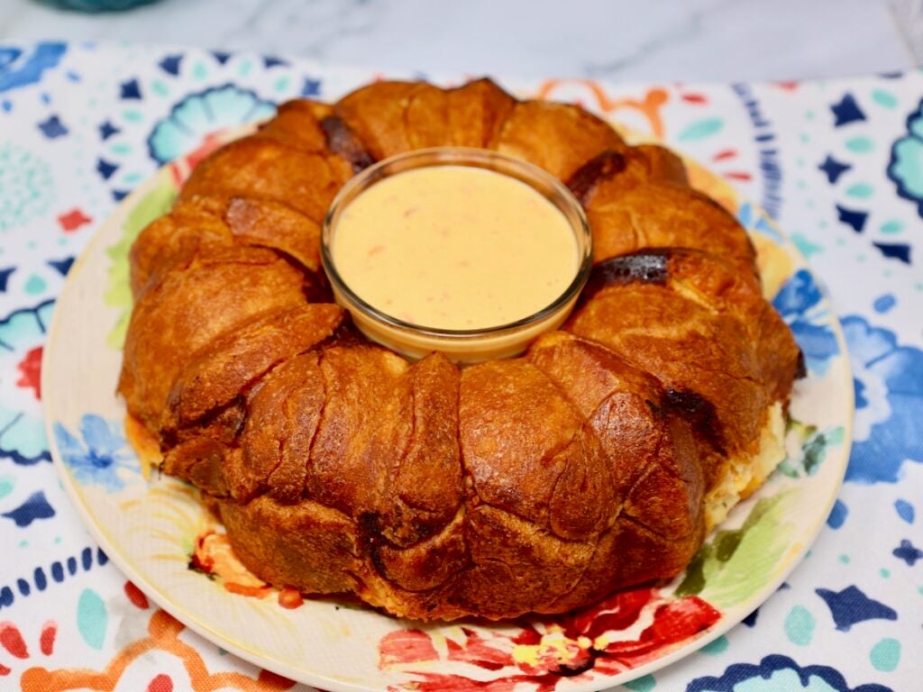 monkey bread with queso in the middle