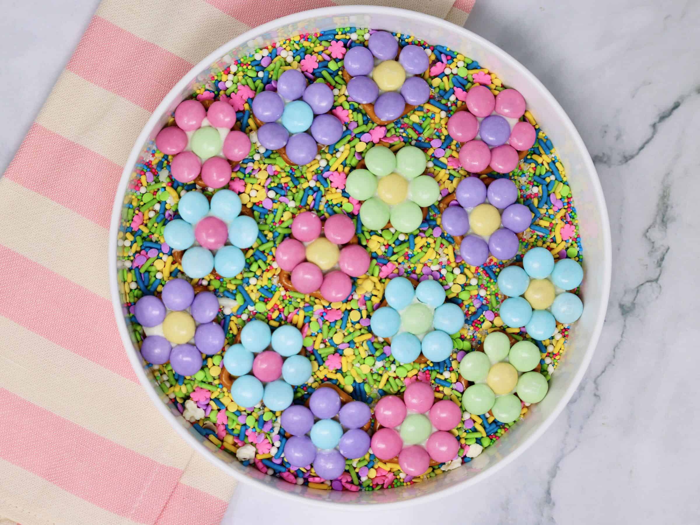 easy easter pretzel flowers featured image