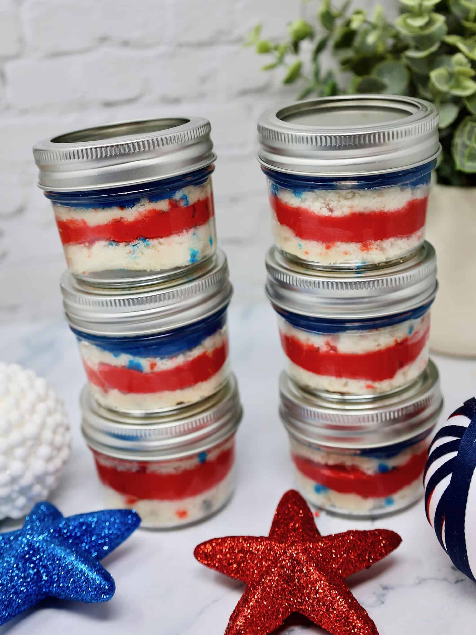 Individual Patriotic Dot Cakes with lids ready to take to a party