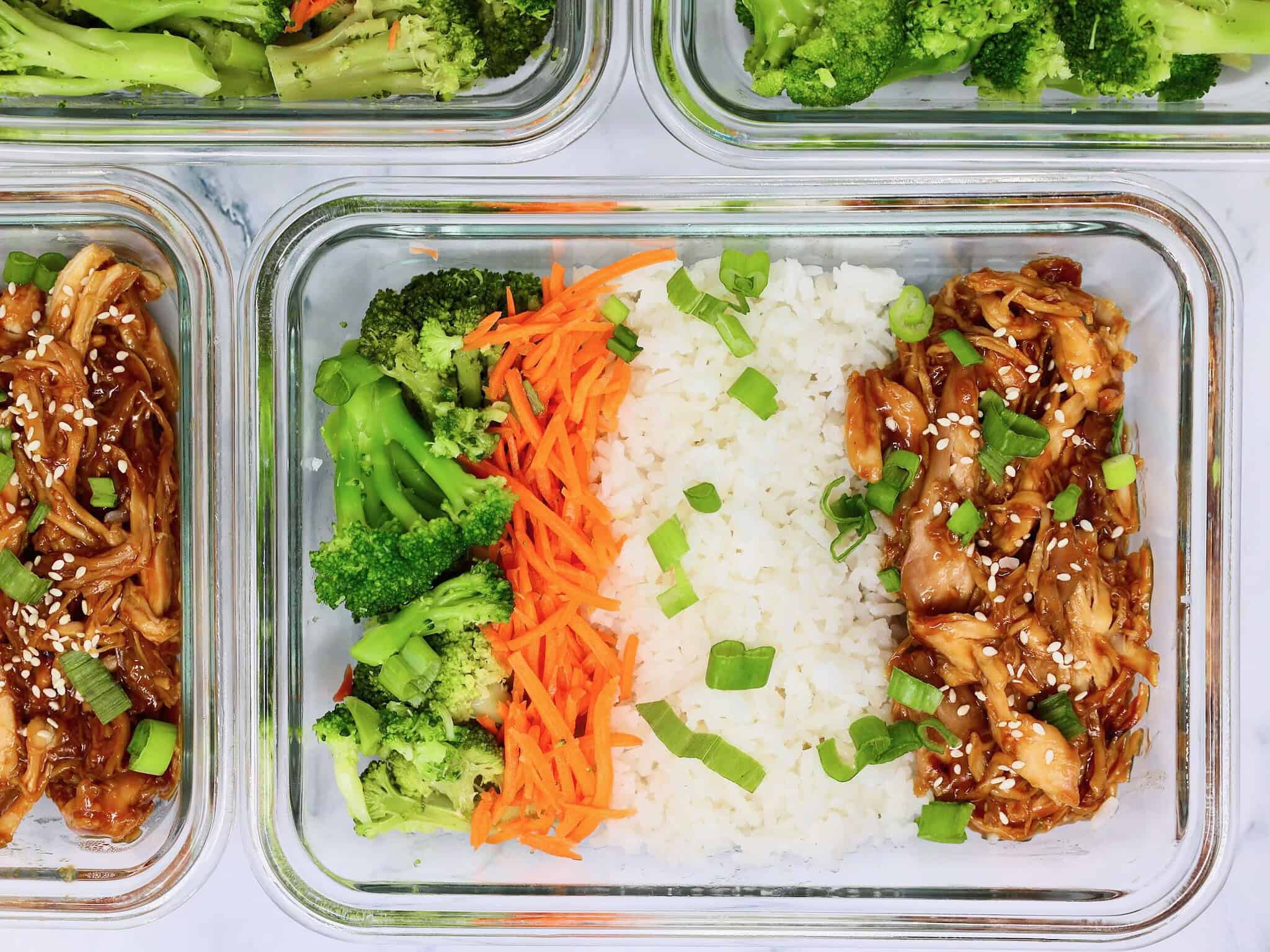 Healthy honey garlic chicken lunch bowls for meal prep