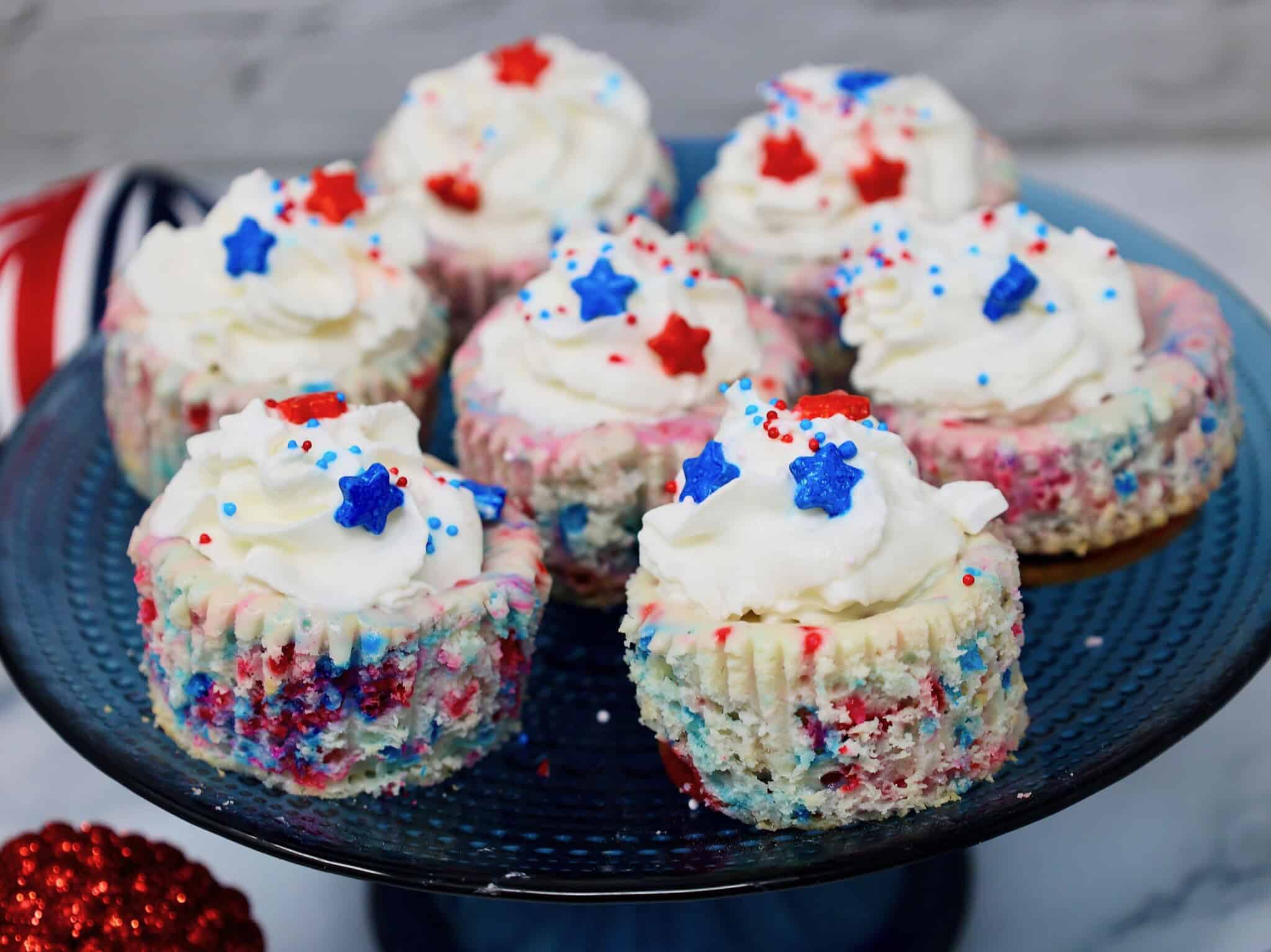 Easy mini cheesecakes with Oreo crust and patriotic sprinkles for a summer party dessert