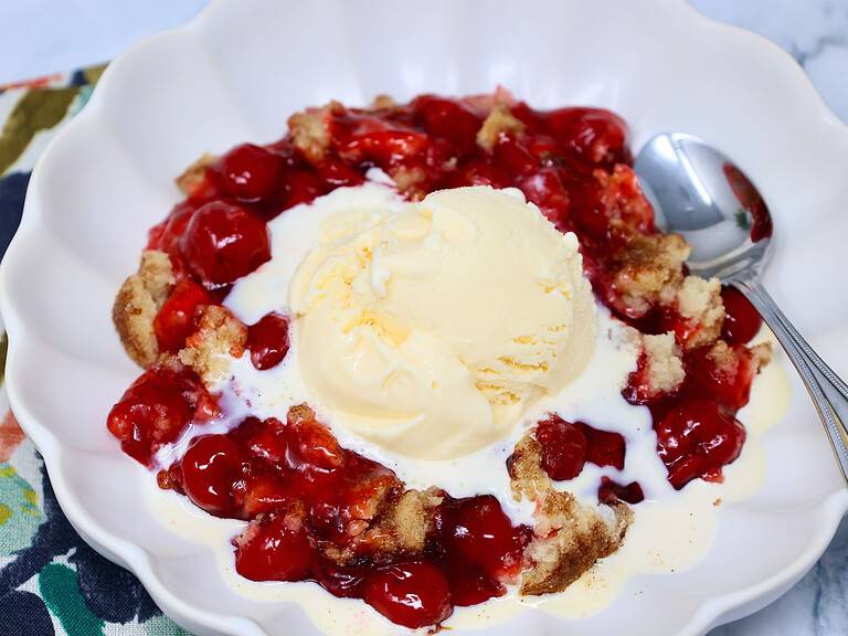 Easy 3 Ingredient Snickerdoodle Cherry Crisp